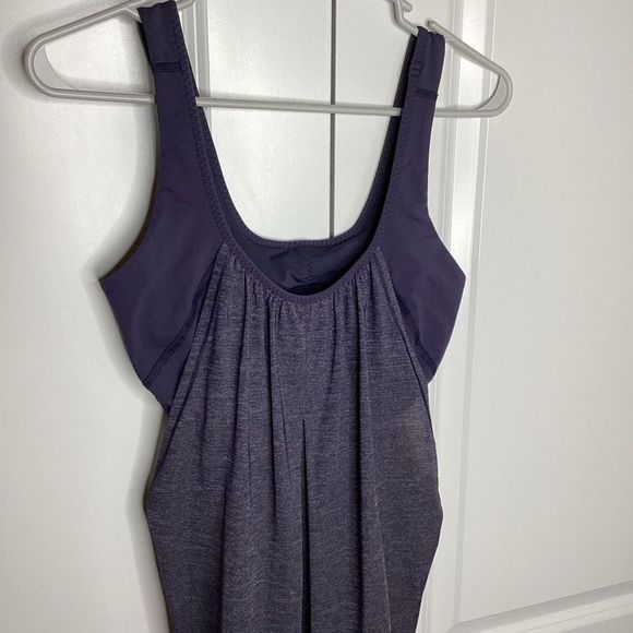 EUC Ladies Lululemon Tank Top with Built in Bra - Picture 2 of 4